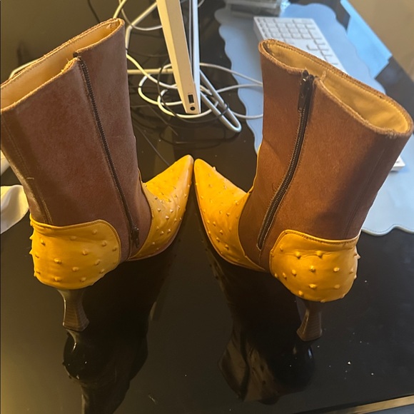 This pair of nice ostrich boots very sharp brand new - Picture 4 of 7